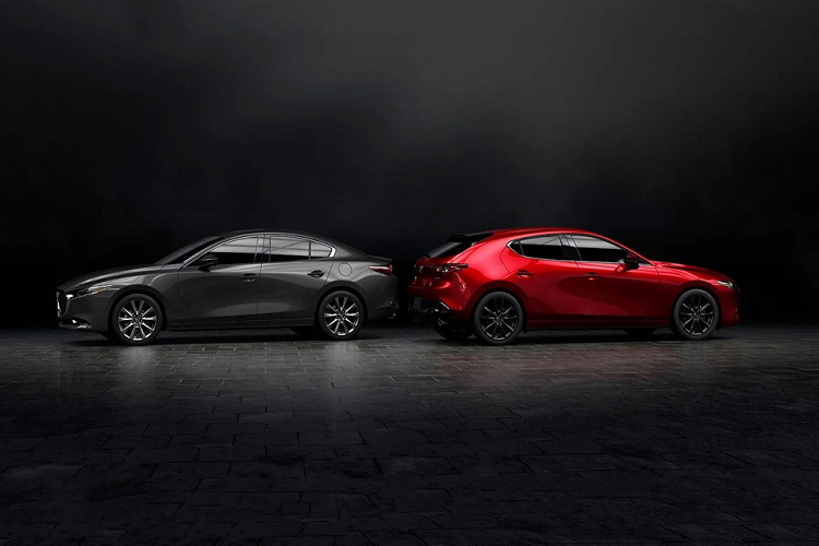 Cái tên Mazda 3 trình làng lần đầu tiên vào năm 2004. Tuy nhiên, lịch sử của dòng xe Mazda 3 này lại bắt đầu từ cách đây hơn 40 năm. Ngày nay, Mazda 3 có thể là một chiếc sedan đẹp mắt hoặc một chiếc hatchback với thiết kế táo bạo.