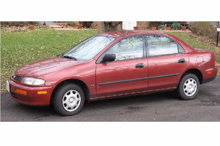 Bên cạnh đó, Protege ES còn là nền tảng cho một số mẫu xe ý tưởng của Mazda trong thập niên kế tiếp. Nổi bật nhất là chiếc Mazdaspeed Protege ra mắt tại triển lãm xe độ SEMA Show ở Las Vegas, Mỹ. 