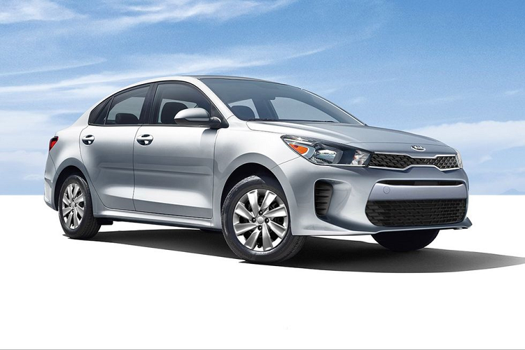 Kia Rio Sedan 2020 – 16.675 USD. Xe được trang bị nhiều tính năng với giá bán hợp lý. Trang bị tiêu chuẩn có màn hình thông tin cảm ứng 7 inch hỗ trợ Android Auto và Apple CarPlay. Nếu thêm 800 USD, người mua có mở cửa xe không chìa, đài vệ tinh SiriusXM, đèn pha LED, phanh khẩn cấp tự động.