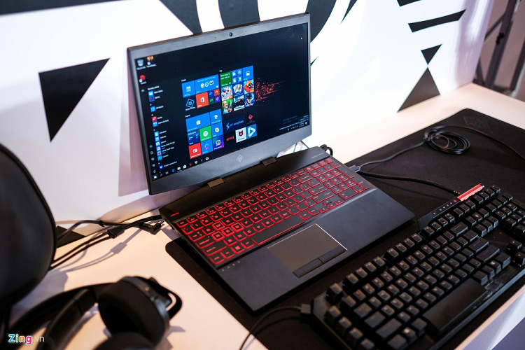 Trước đây, HP chỉ tập trung vào những mẫu laptop văn phòng, đa dụng. Tuy nhiên, trong một thị trường laptop gaming đang sôi động, nơi Asus, Dell và Acer đang cạnh tranh gay gắt, HP cũng bắt đầu tham gia vào cuộc đua này với mẫu laptop HP OMEN mới. 