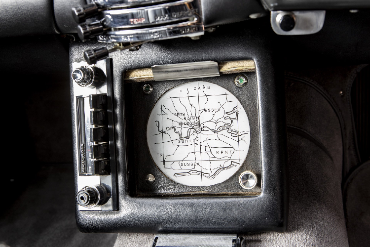 Radar trên xe Aston Martin DB5 phiên bản Goldfinger