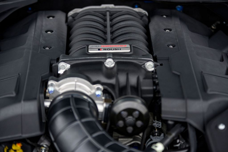 Theo công tố từ Roush, Ford Mustang 2020 mới có khả năng chạm tốc độ 96 km/h từ vạch xuất phát chỉ trong 3,6 giây và “xử đẹp” quãng đường một phần tư dặm trong 11,2 giây.