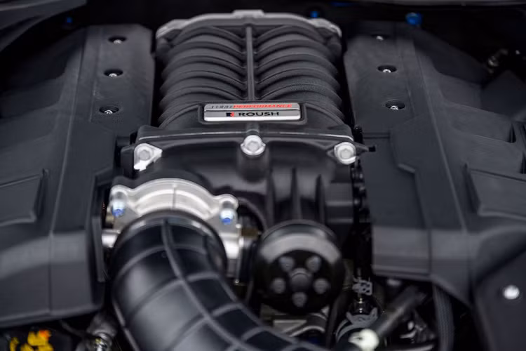 Theo công tố từ Roush, Ford Mustang 2020 mới có khả năng chạm tốc độ 96 km/h từ vạch xuất phát chỉ trong 3,6 giây và “xử đẹp” quãng đường một phần tư dặm trong 11,2 giây.