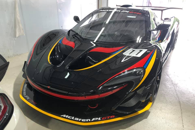 Chúng tôi không nhìn thấy McLaren P1 mà thay vào đó là sự xuất hiện của McLaren P1 GTR, phiên bản dành cho đường đua của siêu xe triệu độ hybrid này và chỉ có 35 chiếc như thế được sản xuất. Chiếc McLaren P1 GTR xuất hiện ở Hồng Kông còn là hàng độc do thuộc phiên bản James Hunt.
