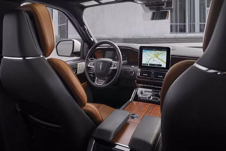 Khách hàng cũng được hưởng lợi với tính năng Phone As A Key, cho phép bạn khóa/mở khóa xe, cửa cốp hay khởi động xe mà không cần chìa khóa truyền thống, thay vào đó mọi thứ được tích hợp trong điện thoại thông minh của bạn.