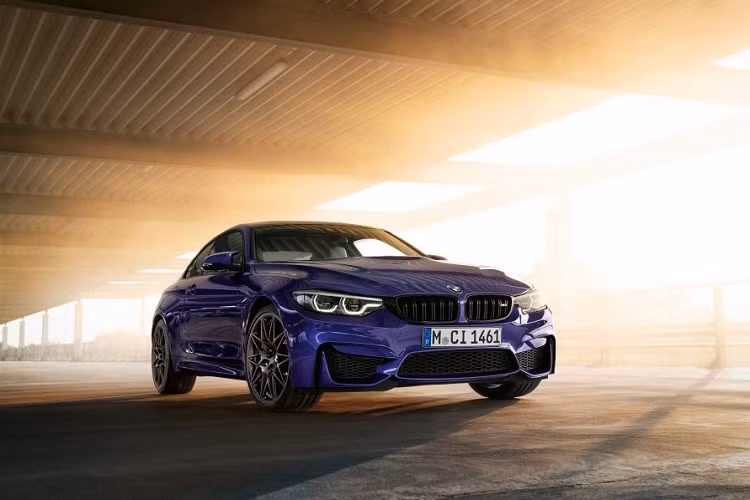 BMW cho biết những chiếc xe dành cho thị trường Mỹ sẽ được hoàn thiện nội thất phù hợp với chủ đề ngoại thất với da bọc màu Silverstone / Đen với đường khâu màu ngọc lam cho những chiếc xe sơn màu Laguna Seca Blue. Bên cạnh đó, màu da Silverstone / Đen với chỉ khâu màu xanh tương phản dành cho những chiếc được sơn ngoại thất màu Velvet Blue.