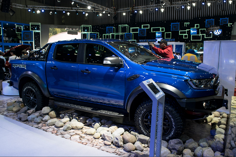 Giá xe Ford Ranger Raptor mới có giá bán chính hãng là 1,198 tỷ đồng, nó cao hơn khá nhiều so với "người anh em" Ford Ranger. Phiên bản độ Hamer tròng bài viết này được xem là khá độc tại thị trường Việt Nam.