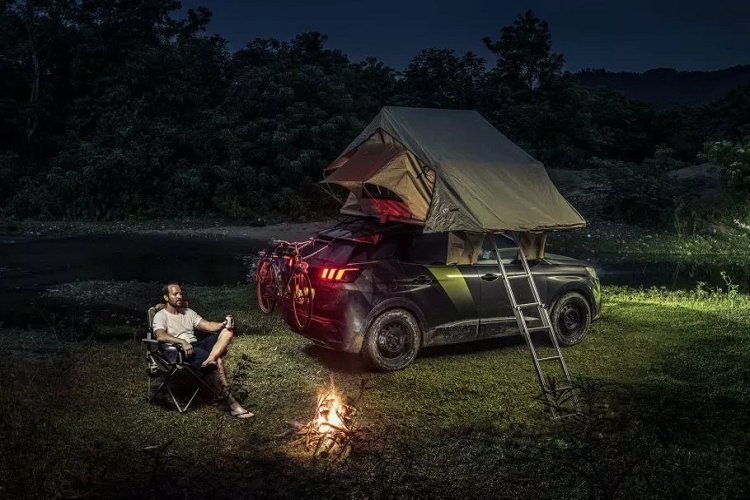 Mặc dù một cầu nhưng Peugeot 3008 được trang bị hệ thống quản lý vận hành – Grip Control được tích hợp dưới dạng một núm xoay ở vị trí bệ điều khiển trung tâm với 6 chế độ lái khác nhau bao gồm: bình thường (normal), tuyết, bùn lầy, cát. Grip Control can thiệp và điều chỉnh phân bổ mô-men xoắn từ động cơ xuống cầu trước nhằm hỗ trợ xe vận hành hiệu quả hơn trên các cung đường khó, đây là một điểm cộng của Peugeot 3008 so với các đối thủ sử dụng hệ dẫn động cầu trước (FWD). 