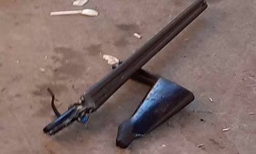 Khan truong dieu tra vu no nghi do sung tai ngo Phan Huy Chu-Hinh-2