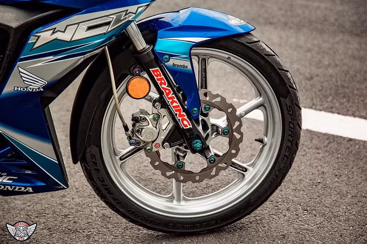 Với mong muốn tạo ra chiếc Winner hài hòa về cả kiểu dáng lẫn hiệu năng vận hành, một người chơi xe từ Vĩnh Long đã quyết định "dọn" lại toàn bộ chiếc xe. Với bản độ này, thiết kế nguyên bản của Winner 150 đã được chủ xe giữ nguyên, chỉ làm nổi bật hơn bởi bộ tem thiết kế mới và mào chắn gió trên phần đầu. Tuy nhiên, những thay đổi triệt để đã xảy ra ở "dàn chân" của xe.