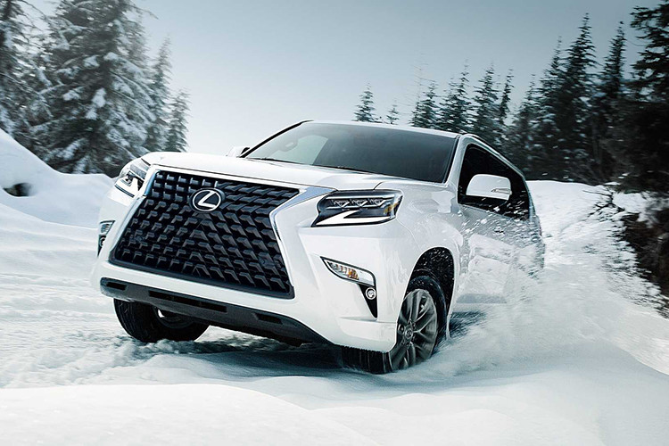 Ngoài GX, Lexus có thể sẽ mang đến bản nâng cấp facelift mới nhất cho dòng RX thế hệ thứ 4 sở hữu nhiều tinh chỉnh sửa đổi ở ngoại thất, nâng cấp hệ thống giải trí đa phương tiện, bổ sung nhiều tính năng an toàn mới. Phiên bản nâng cấp facelift giữa đời của dòng RX vừa được Lexus giới thiệu hồi cuối tháng 5 vừa qua tại Mỹ, và hiện đang được bán ra ở một số quốc gia trong khu vực Đông Nam Á như Malaysia hay Thái Lan.