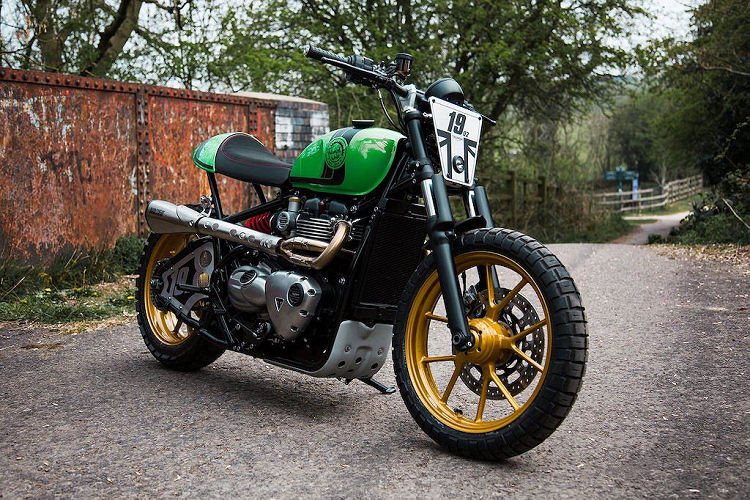 Một bộ khung phụ mới đã được họ gắn vào phía sau phần đuôi thấp của Bobber để tạo điểm tựa cho bộ yên solo từ Thruxton, trong khi cặp bánh xe được lấy từ dòng Street Twin.