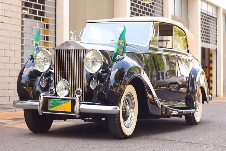 Xe Rolls-Royce Silver Wraith của Tổng thống Brazil Michel Temer