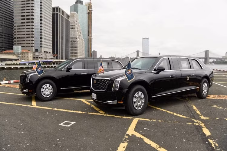 Những người quyền lực nhất thế giới, hoàng gia, hay những chính trị gia... đều di chuyển trên những chiếc xe nguyên thủ sang trọng, trang bị vượt trội và có an ninh ở mức cao. Thông thường, các chính trị gia và phương tiện của mình đều có chung nguồn gốc về quốc gia.