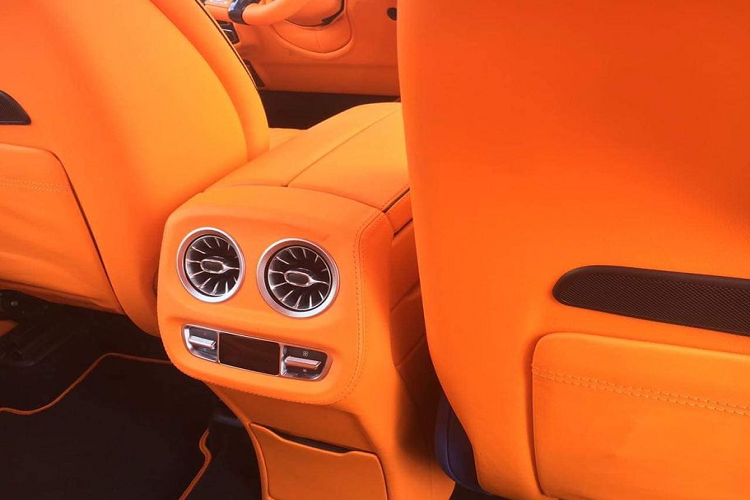 "Trái tim" của mẫu siêu SUV Mercedes-AMG G63 độ Brabus là khối động cơ V8 4.0L tăng áp kép tiêu chuẩn.