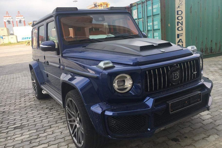 Mới đây, mẫu xe SUV Mercedes-AMG G63 với gói độ chính hãng Brabus thứ ba đã về tới Việt Nam. Tuy nhiên, khác với hai chiếc G63 độ Brabus về nước trước đó, chiếc G63 này lại sở hữu không gian nội thất vô cùng độc đáo theo cảm hứng chế tác từ nhà mốt cao cấp nước Pháp - Hermes.