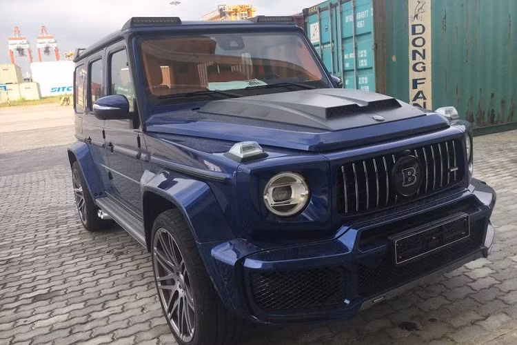 Mới đây, mẫu xe SUV Mercedes-AMG G63 với gói độ chính hãng Brabus thứ ba đã về tới Việt Nam. Tuy nhiên, khác với hai chiếc G63 độ Brabus về nước trước đó, chiếc G63 này lại sở hữu không gian nội thất vô cùng độc đáo theo cảm hứng chế tác từ nhà mốt cao cấp nước Pháp - Hermes.