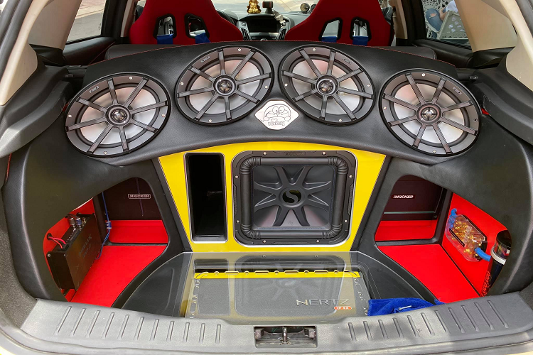 Đặc biệt, hiện tại chiếc xe này cũng đang được chủ nhân rao bán với giá 778 triệu đồng, cao hơn khoảng 100 triệu so với giá trị trường hiện tại.