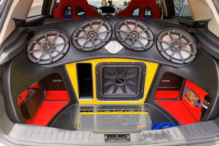 Đặc biệt, hiện tại chiếc xe này cũng đang được chủ nhân rao bán với giá 778 triệu đồng, cao hơn khoảng 100 triệu so với giá trị trường hiện tại.