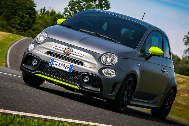 Thương hiệu xe hơi Abarth vừa qua đã giới thiệu phiên bản đặc biệt của mẫu hatchback Abarth 595 Pista mới, được sản xuất dựa trên cơ sở Fiat 500, tập trung vào việc tăng sức mạnh động cơ.