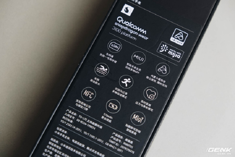 Tren tay Xiaomi Mi Watch: Apple Watch cua the gioi Android-Hinh-3