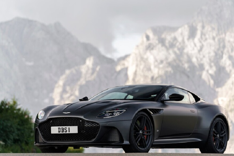 No Time To Die - tập mới nhất trong series phim James Bond dự kiến ra mắt tháng 4 năm tới. Phim chưa ra mắt nhưng “Bond car” đã được tiết lộ. Đó là Land Rover Defender mới, Aston Martin DBS Superleggera (ảnh), và một chiếc Aston Martin V-8 Vantage.