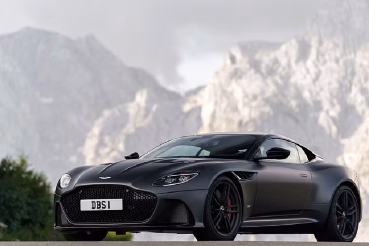 No Time To Die - tập mới nhất trong series phim James Bond dự kiến ra mắt tháng 4 năm tới. Phim chưa ra mắt nhưng “Bond car” đã được tiết lộ. Đó là Land Rover Defender mới, Aston Martin DBS Superleggera (ảnh), và một chiếc Aston Martin V-8 Vantage.