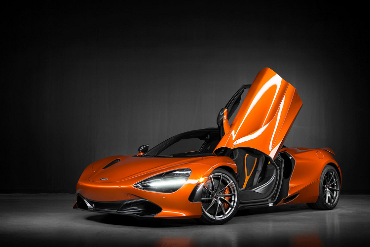 Mclaren 720S - Thời gian: 9,9 giây, tốc độ cán đích 238 km/h. Kiệt tác khí động học của Mclaren không cần đén 800 mã lực để có thể hoàn thành 1/4 dặm dưới 10 giây. Trên thực tế, Mclaren 720S còn có thê chạy được nhanh hơn, đánh bại cả ba mẫu xe tiếp theo đây. Xe sử dụng động cơ V8 tăng áp, ép, dung tích 4.0 lít, sản sinh công suất cực đại 710 mã lực.