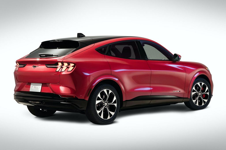 Theo đại diện của hãng xe ôtô Ford chia sẻ với báo chí: "Chúng tôi không công bố chi tiết số lượng xe được bán ra nhưng chúng tôi khuyến khích khách hàng nhanh chóng đặt hàng cho các phiên bản khác bởi con số sản xuất trong năm đầu tiên là không nhiều".