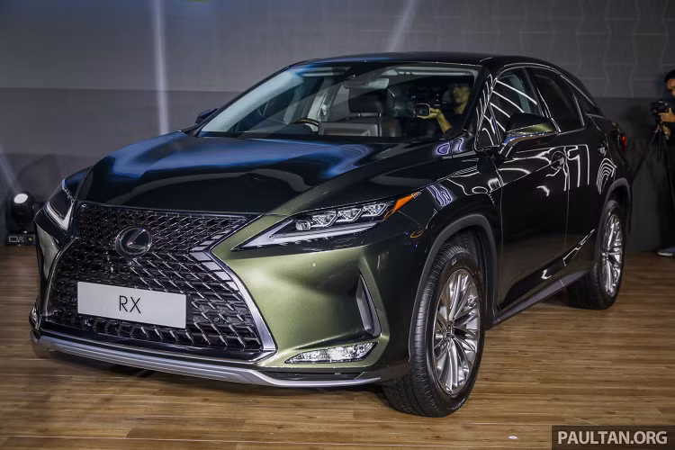 Ở phiên bản nâng cấp Lexus RX facelift 2020, hãng xe sang Nhật đã chinh tỉnh hệ thống treo cho nhằm nâng vận hành thoải mái cho xe. Các thanh ổn định (stabilizer bars) phía trước và phía sau được làm rỗng bên trong hơn nhằm cắt giảm trọng lượng, nhưng bù lại nó mang đường kính dày hơn. Giảm xóc cũng được cải tiến lại, giảm độ rung và tiếng ồn.