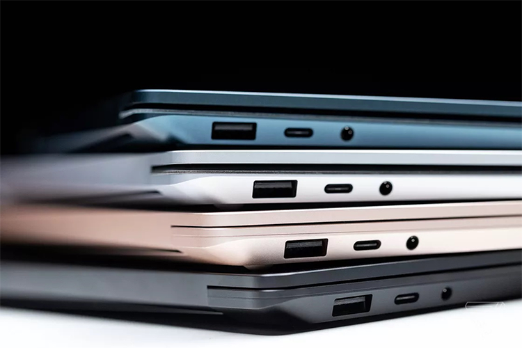 Trên sản phẩm này, hãng đã sử dụng cổng USB-C thay thế cho Mini DisplayPort để sạc, truyền dữ liệu và xuất video. Tuy nhiên, cổng kết nối này không hỗ trợ giao thức Thunderbolt 3. Điều này đồng nghĩa người dùng không thể kết nối với hệ thống eGPU để chơi game tốt hơn trên thiết bị này.