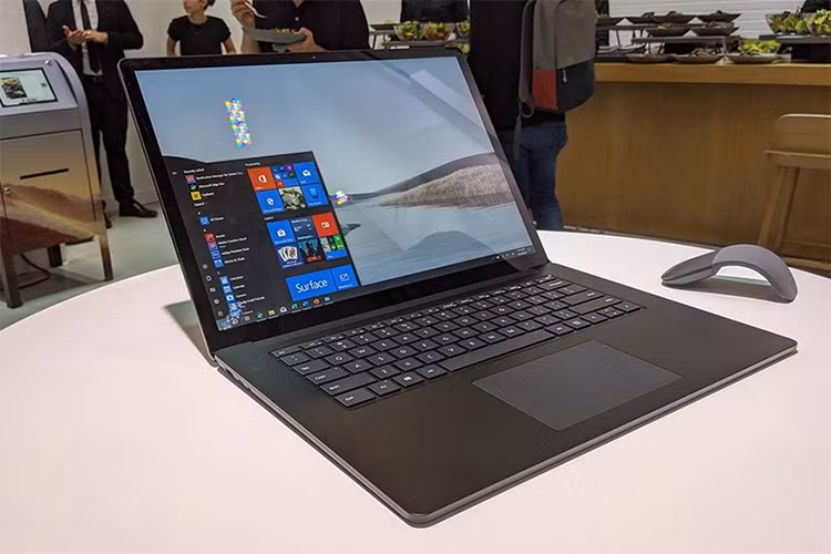 Trong khi đó, model 15 inch sử dụng bộ xử lý từ AMD với tùy chọn gồm Ryzen 5 và Ryzen 7, hỗ trợ nhân xử lý đồ họa tích hợp. 