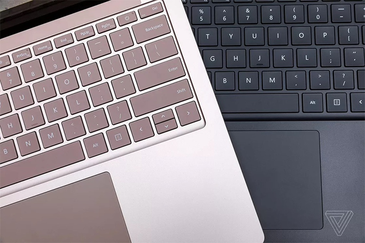 Đây là lần đầu tiên Microsoft sử dụng bộ xử lý AMD trên những mẫu laptop của hãng. Surface Laptop 3 mới phiên bản 15 inch được kỳ vọng mang lại hiệu năng vượt trội hơn và phục vụ tốt hơn cho những công việc đòi hỏi nhiều sức mạnh phần cứng.