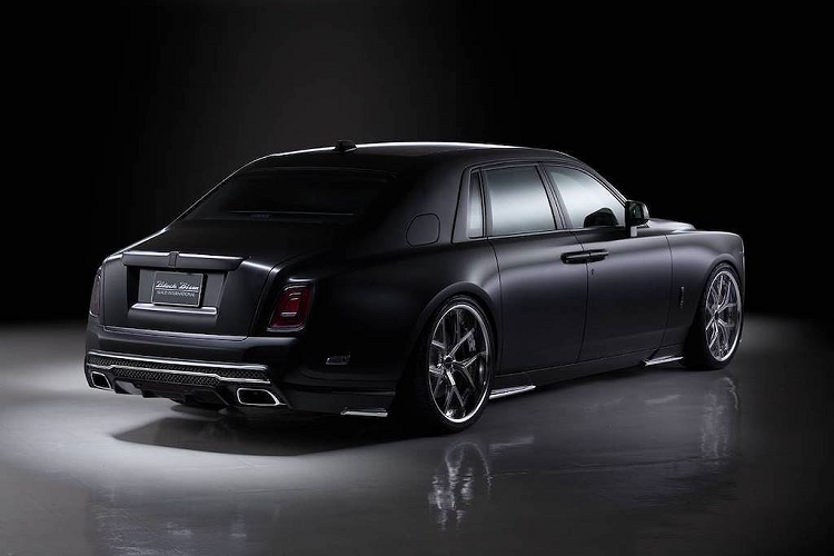 Với gói Black Bison dành cho Xe siêu sang Rolls-Royce Phantom VIII mới, hãng độ Nhật này đã hướng tới việc giúp cho chiếc xe có thêm một chút sự cá tính và thể thao theo phong cách độ VIP, nhưng không phá kiểu dáng nguyên bản vốn đã gây chú ý của chiếc xe.