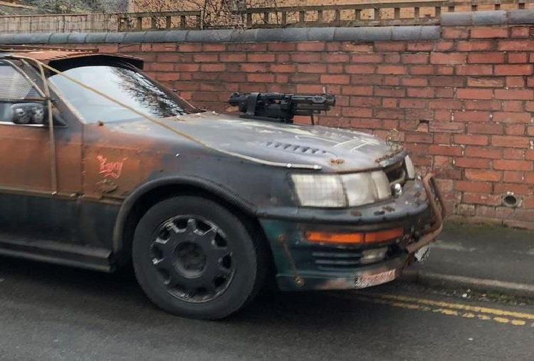 Sự cảnh giác của người dân không hề thừa trong bối cảnh bạo lực đường phố gia tăng. Chủ xe ôtô chiến đấu mô hình được khuyến cáo gắn biển báo hoặc có cách thức nào đó tránh để người xung quanh hoảng loạn.