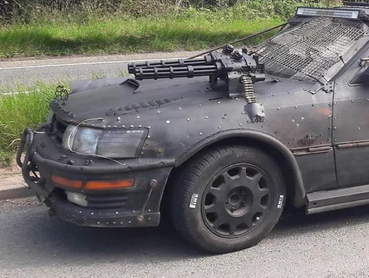 Cảnh sát Anh đã ngay lập tức tới hiện trường để xem chiếc xe ôtô khủng bố này ra sao, nhằm trấn áp. Tuy nhiên, trái ngược với lo lắng ban đầu, mẫu xe chỉ là mô hình dựng phim.