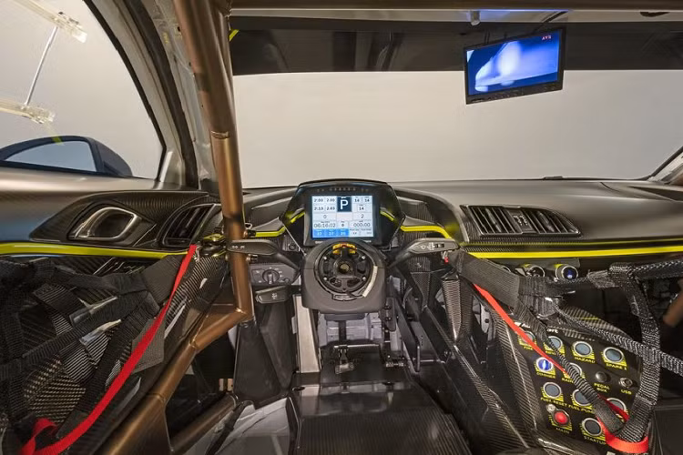 Hãng xe sang Audi cho biết, có khoảng 55% thành phần của xe đua GT2 mới sẽ được chia sẻ với siêu xe R8 đường phố hợp pháp.