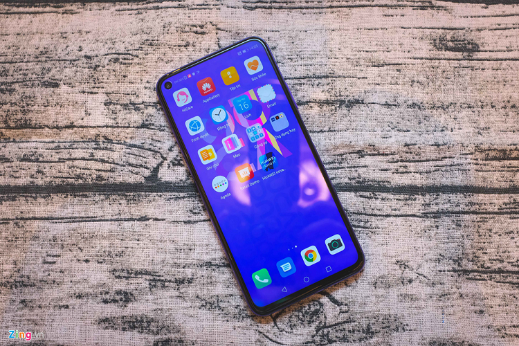Huawei Nova 5T thuộc phân khúc máy tầm trung của hãng. Dòng Nova là nhóm bán chạy nhất của Huawei tại nhiều thị trường, cạnh tranh với dòng Galaxy A của Samsung và nhóm dưới 10 triệu của Oppo.