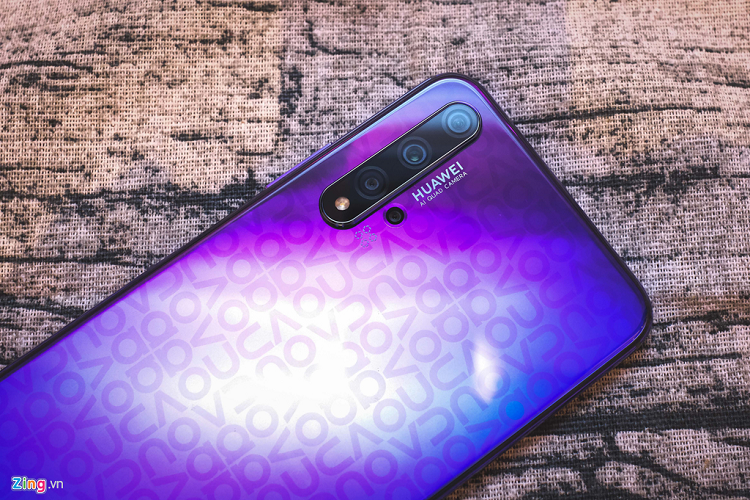 Nova 5T trang bị 4 camera gồm camera chính, camera siêu rộng, camera macro và camera đo độ sâu trường ảnh. Độ phân giải lần lượt của 4 camera này là 48, 16, 2 và 2 MP. 