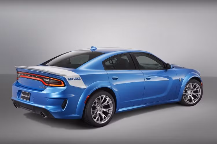 Việc sản xuất SRT Hellcat Widbody Daytona 50th Anniversary Edition sẽ được giới hạn ở 501 chiếc, đó là số lượng Charger Daytona được sản xuất vào năm 1969. Không có thông tin gì về giá cả, nhưng công ty sẽ bắt đầu nhận đơn đặt hàng vào mùa thu này.