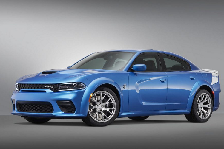 Chiếc xe Dodge Charger SRT Hellcat đặc biệt này được thiết kế nhằm tri ân mẫu Daytona 1969, mẫu xe phiên bản giới hạn có decal độc đáo và cánh lướt gió phía sau phù hợp.
