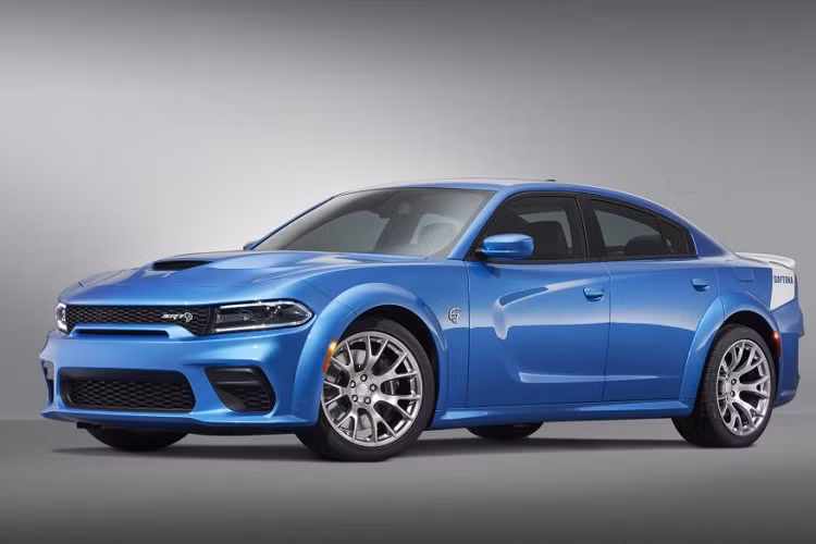 Chiếc xe Dodge Charger SRT Hellcat đặc biệt này được thiết kế nhằm tri ân mẫu Daytona 1969, mẫu xe phiên bản giới hạn có decal độc đáo và cánh lướt gió phía sau phù hợp.