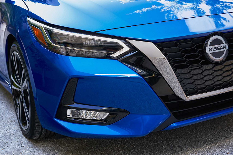 Cả 2 bản SV và SR đều có tùy chọn gói trang bị Premium (2.460 USD) gồm: đèn pha LED, da may chần, ghế tài xế chỉnh điện, cửa sổ trời, vô lăng có sưởi. Gói Premium trên bản SR (thêm 2.170 USD) còn có thêm một số tùy chọn như: dàn âm thanh Bose 8 loa, camera 360 độ, kính chống chói, cửa sổ chống chói. Ngoài ra, còn có nhiều tùy chọn sơn với giá từ 250-595 USD.