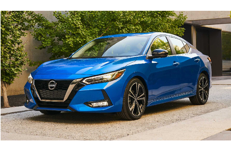 Theo Nissan Motor Mỹ, mẫu xe Nissan Sentra 2020 sẽ được phân phối với 3 phiên bản là Sentra S, Sentra SV, Sentra SR. Giá bán của Sentra đời 2020 cao hơn bản cũ khoảng 1.100 USD. Tuy nhiên, xe vẫn có mức giá phải chăng hơn so với các đồng hương đến từ Nhật như Corolla và Civic.