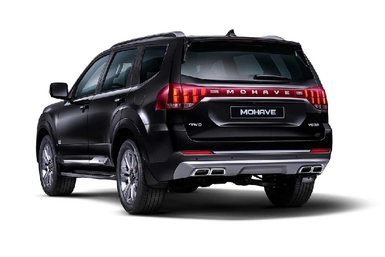 Cái tên Mohave vốn là tên một tộc người bản xứ sinh sống tại khu vực sông Colorado chảy qua sa mạc Mojave, Mỹ. Mẫu xe được đặt tên theo tộc người này nhằm nhấn mạnh vào yếu tố cứng cáp, kiên cường và khả năng vượt mọi địa hình, điều kiện thời tiết. Mẫu xe lấy cảm hứng thiết kế từ dòng xe ý tưởng Mohave Masterpiece Concept mà Kia từng trình làng tại triển lãm Seoul Motor Show hồi tháng 3 năm nay.