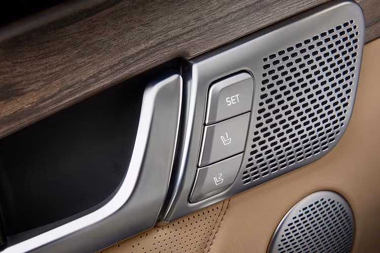 Tại Hàn Quốc, Kia Mohave 2020 mới công bố sử dụng 1 tùy chọn động cơ duy nhất là turbodiesel V6 3.0L. Nó giúp xe đạt công suất 256 mã lực và mô men xoắn cực đại 560 Nm. Đi cùng là hộp số tự động 8 cấp.