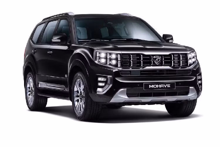 Hình ảnh của của mẫu xe Kia Mohave 2020 cho thấy dòng nó sẽ sở hữu nhiều chất liệu nội thất cao cấp như: trên táp lô, bộ ghế da, bệ tì tay, ốp cửa... Hãng xe Hàn Quốc thiết kế cho nội thất Kia Mohave theo phong cách sang trọng với 2 tông màu đen và be (beige).