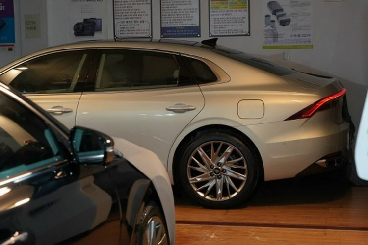 Thông tin chi tiết về các tùy chọn động cơ trên Grandeur 2020 vẫn chưa được hãng xe ôtô Hyundai xác nhận. Tuy nhiên, Grandeur 2020 có thể sử dụng lại các động cơ Theta 2.4 GDi, V6 Lambda 3.0 MPi, V6 Lambda 3.0 GDi và V6 Lambda 3.5 MPi V6.