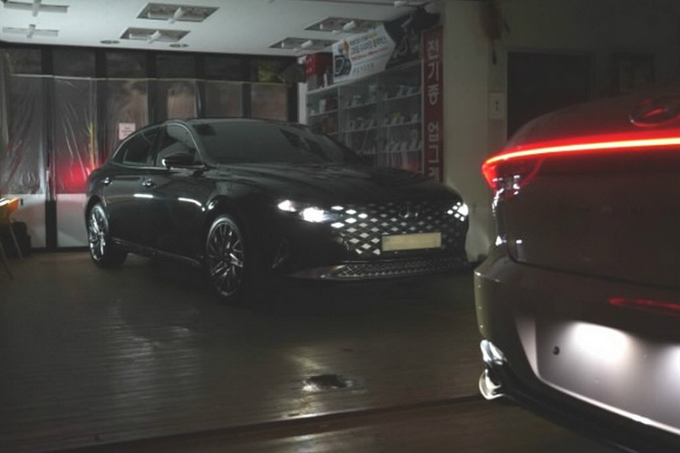 Mặc dù vậy, Huyndai Grandeur là mẫu xe bán chạy tại thị trường Hàn Quốc khi có đến 132.000 chiếc Grande được bán trong năm 2017 và khoảng 110.000 xe đã được bán trong năm 2018.