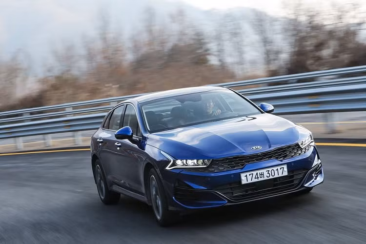 Bên cạnh đó, với tham vọng đưa mẫu xe Kia Optima/K5 2021 mới trở thành mẫu xe chiếm lĩnh phân khúc sedan cỡ trung trên toàn cầu, mẫu xe này sẽ sớm được Kia đưa "lên kệ" từ quý I/2020.